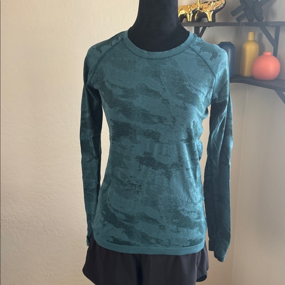 Athleta Teal Patterned Long Sleeve Momentum Top - Picture 1 of 3